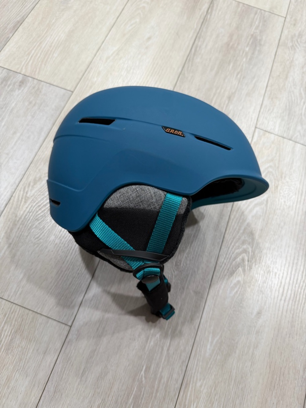 Anon Auburn Protection Vented Ski / Snowboard Helmet Women’s  / men’s